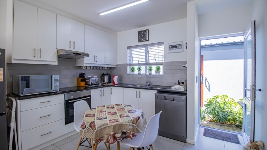 2 Bedroom Property for Sale in Honeydew Country Estate Western Cape